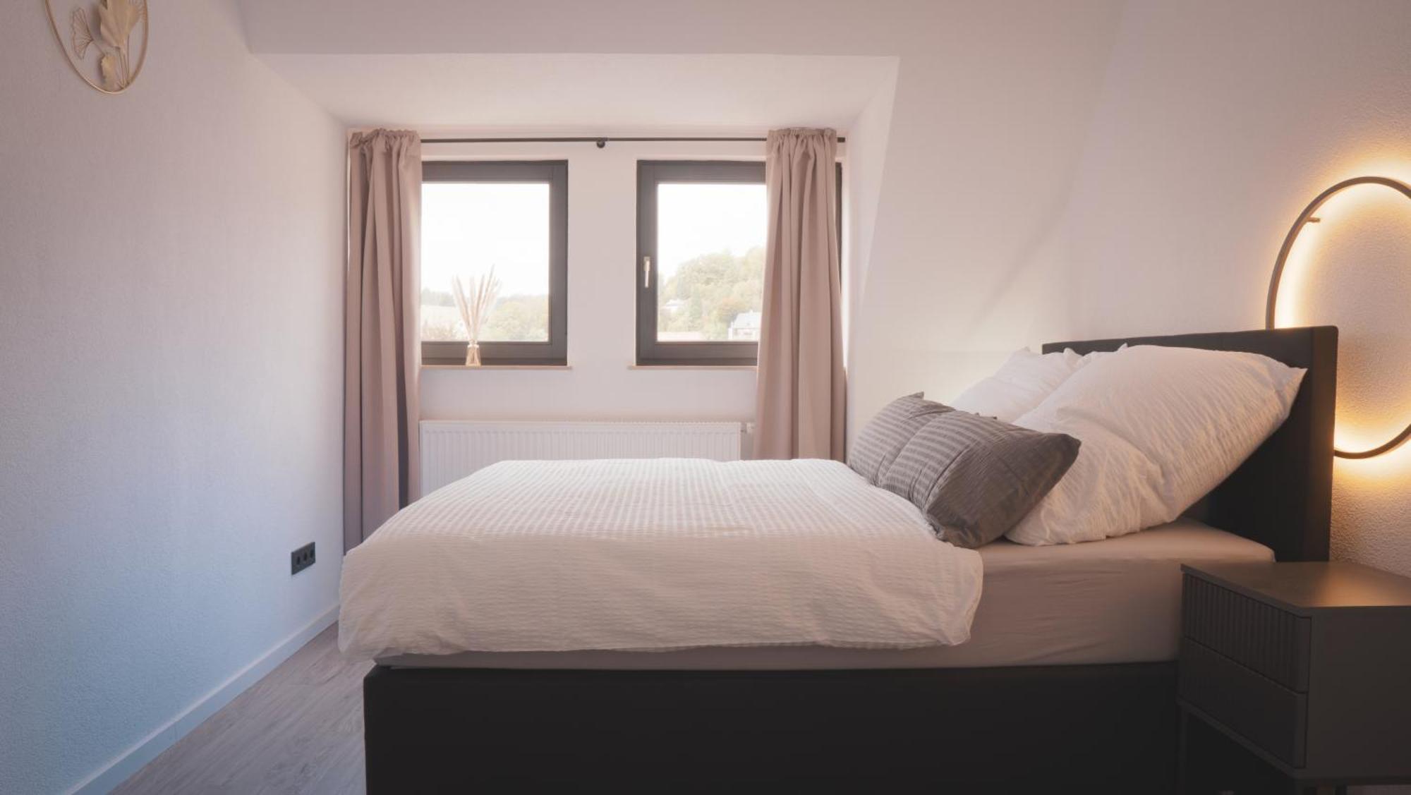 Apartment 140qm Luxurioeses Penthouse Mitten In Schwaebisch Gmuend, 70qm Dachterrasse & Top-lage, Mit Whirpool, Jetzt Buchen!